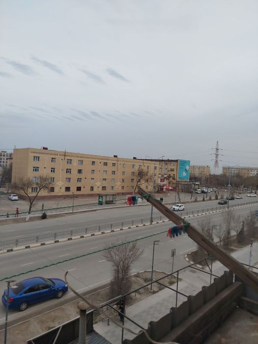 1 комната квартира сатилади 21 мкр 21 дом 4 этаж