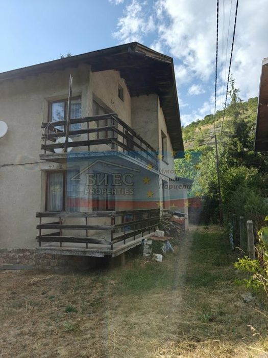 Продажба Къща гр. Перник - с. Боснек 100m²