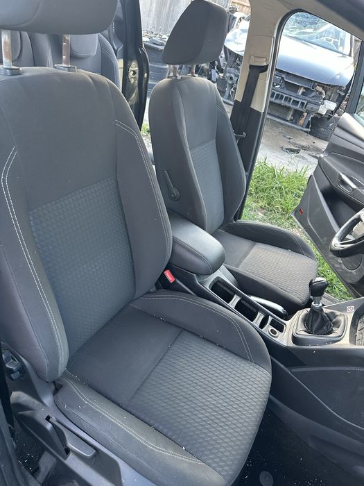 Faruri xenon Ford Grand C-max facelift daylight 2016 far stanga far dreapta