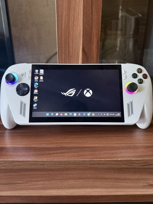 ASUS ROG Ally Z2A 512GB RC73YA – Като нов, пълен комплект
