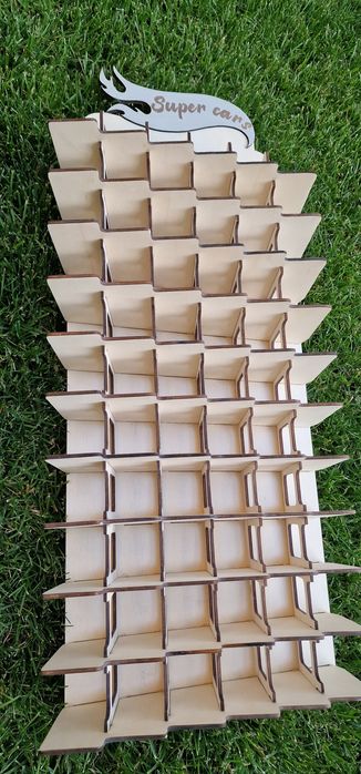 Raft mașinuțe miniaturi 66 locașuri  cadou inedit.