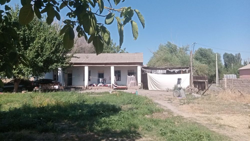 15 sotix yer sotiladi