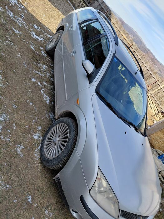 Ford mondeo
Bezinar 
Geamuri electrice 
Genții aliaji doua schimburi 
Fac si unele schimburi nr de telefon pentru detalii 0734133321