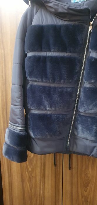 Geaca cu gluga detașabilă