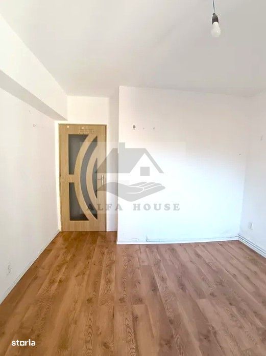 Apartament cu trei camere, zona Racadau 77 mp , etaj intermediar — fotografia 1