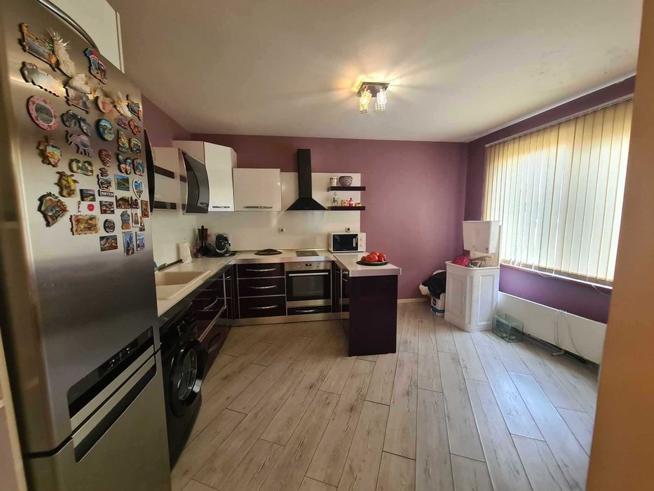 Обзаведен тристаен апартамент в Центъра на гр. Хасково