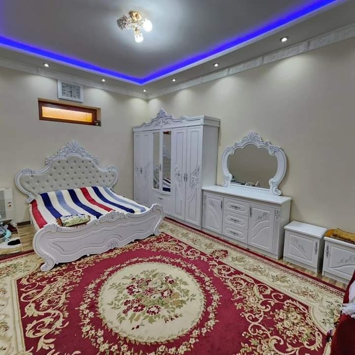 Hovli sotiladi 3 sotok yevrodom  Motrit.