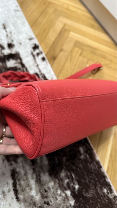 Brit mediu Laura Maxim