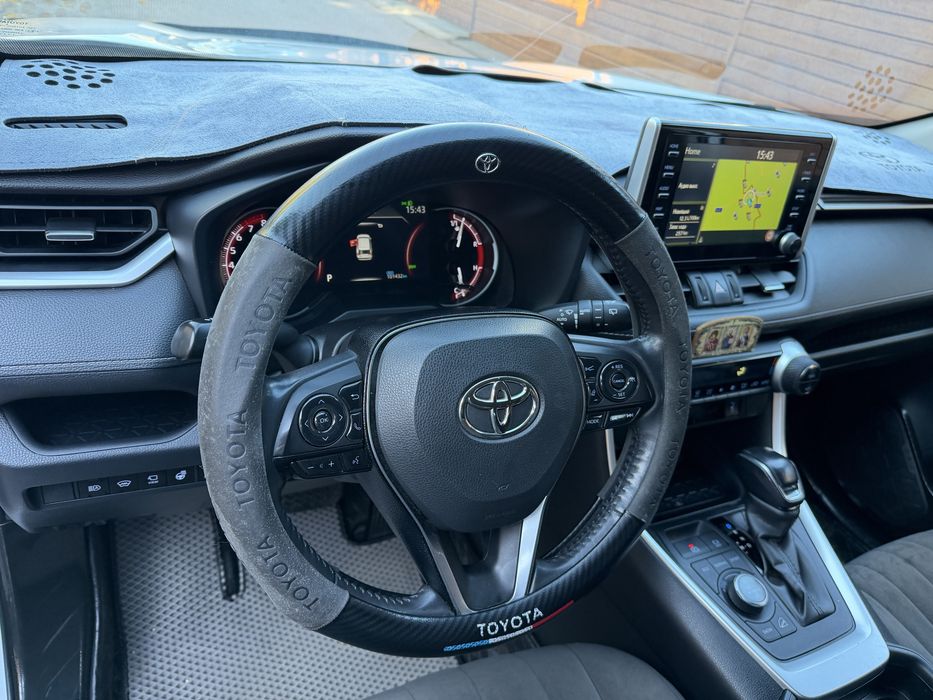 Продаю Toyota Rav4 2020