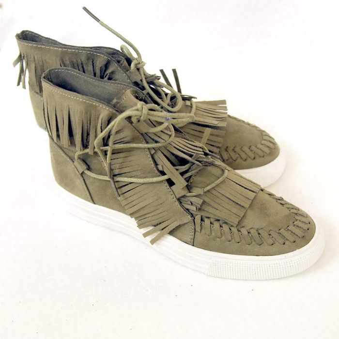 Дамски кецове от велур на ресни