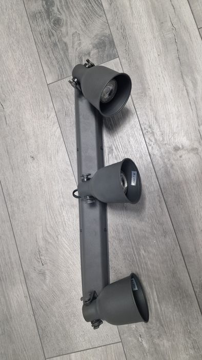 Plafoniera cu 3 spoturi