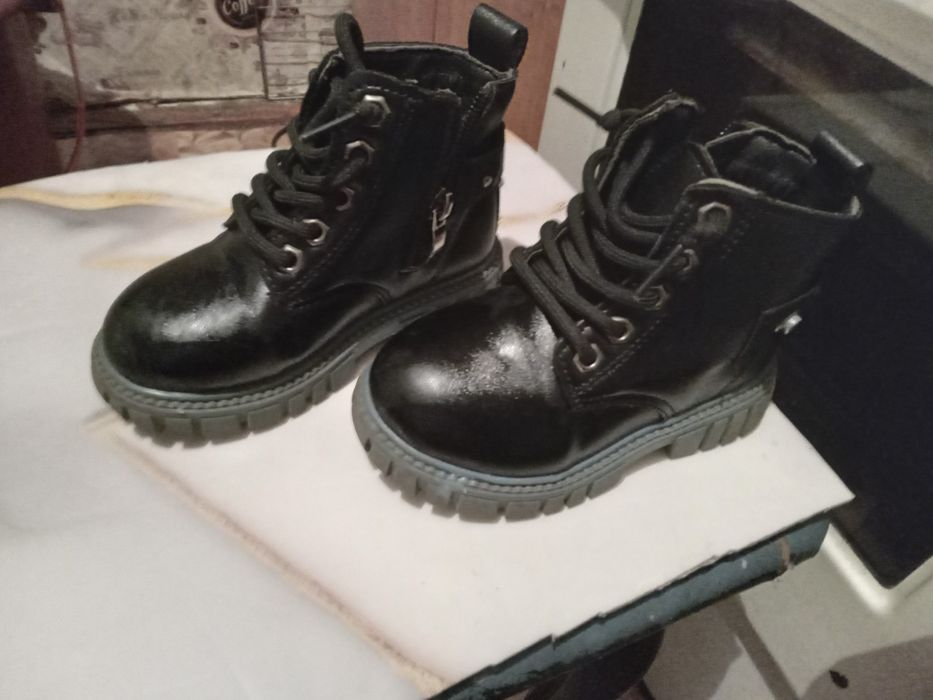 Продам детскую обувь 1000