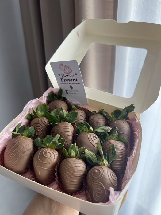 Клубника в шоколаде 8 марта подарок