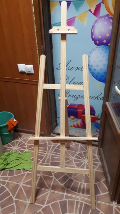 Продам мольберт деревянный