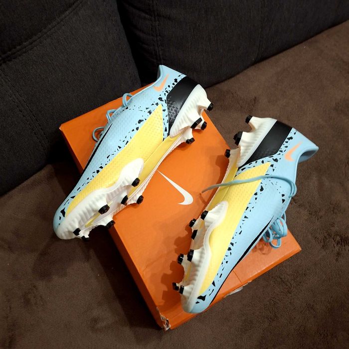 Футболни обувки  nike plantom