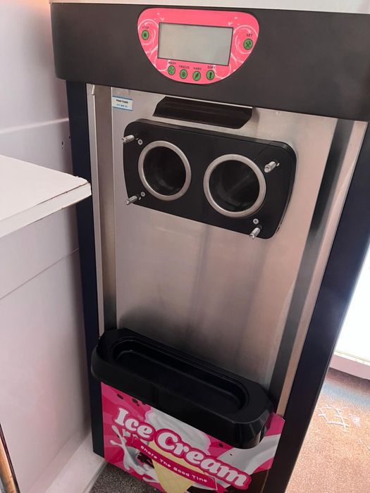 Продам киоск с аппаратом для мороженого