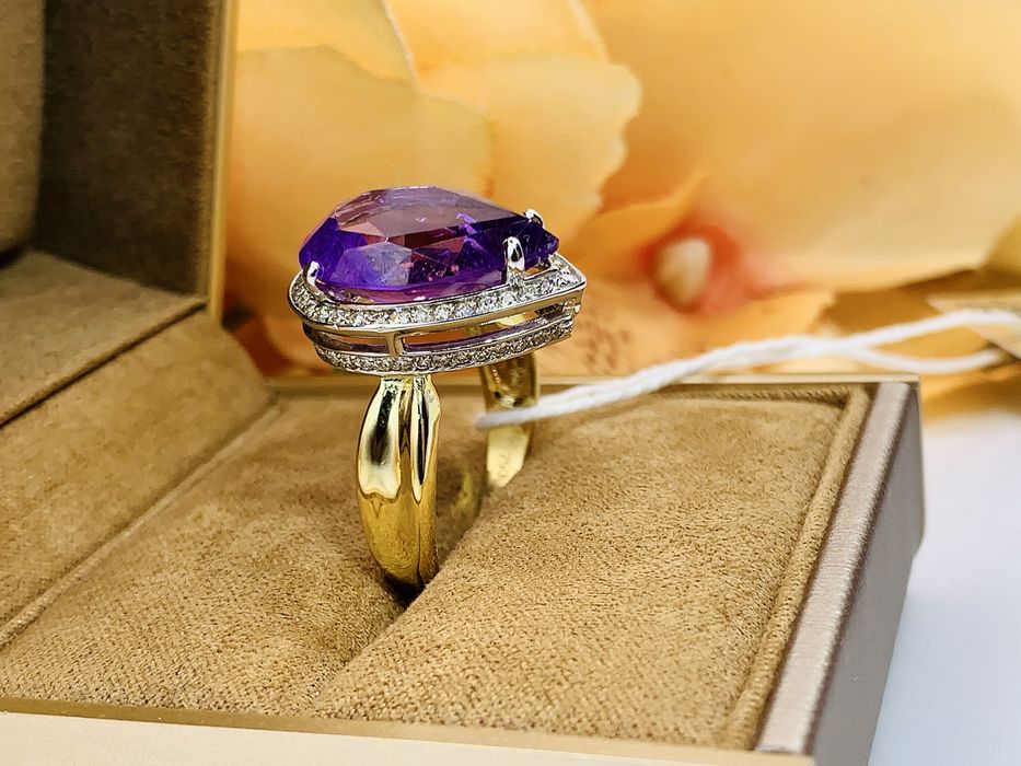 золотое кольцо с бриллиантами и Аметистом