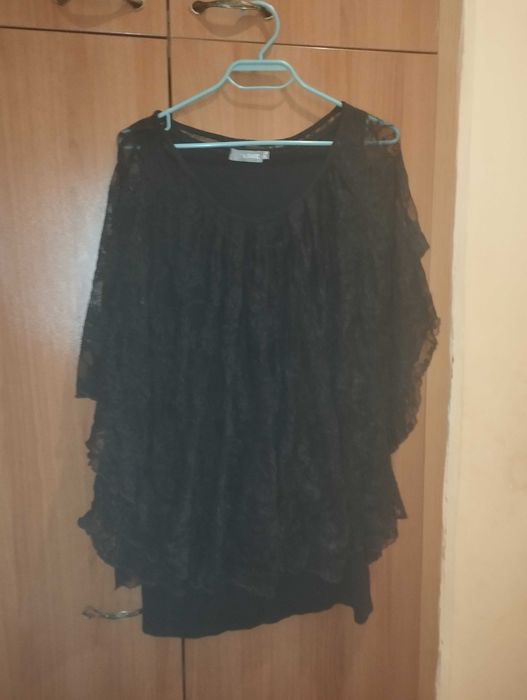 Черна дантелена блуза!