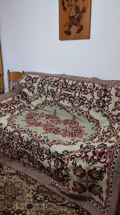 Нова жакардова покривка за маса или за легло