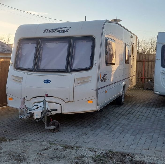 Rulota Bailey 2005, 3 spatii dormit- 6 persoane- Cort mare cu anexa