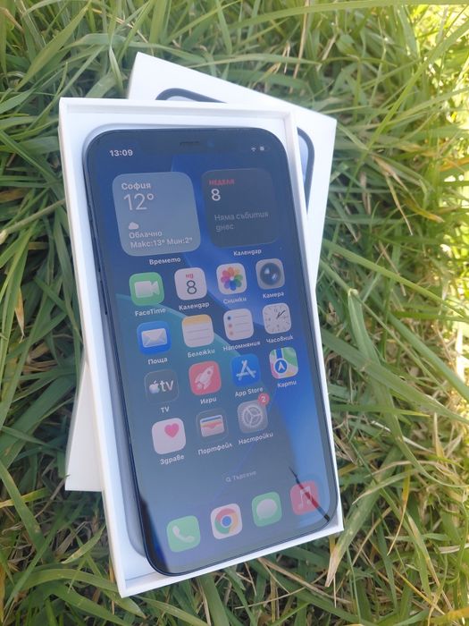 Телефон IPhone 12