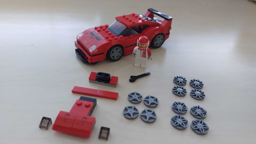 Няколко LEGO Speed Champions