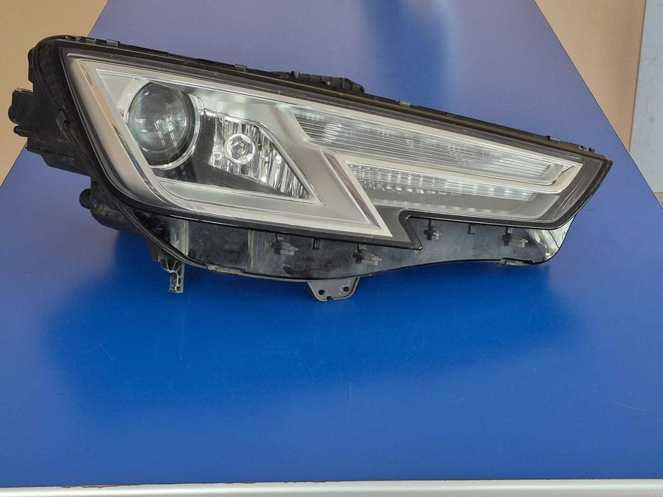 far stg. Audi A4, B9, an 2016-2019 8W0.941.044