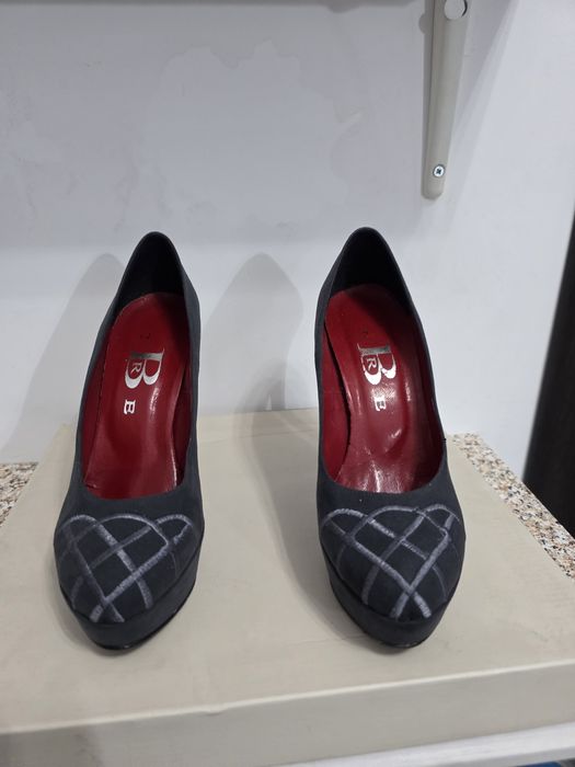 Sandale si pantofi cu toc mărimea 37,folosite doar o dată,