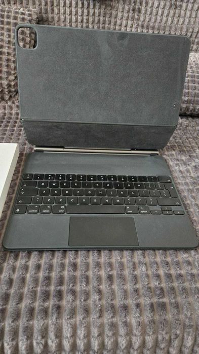 Ipad Pro 12.9 5G 256GB + Magic keyboard + Apple Pencil ( 6th gen)