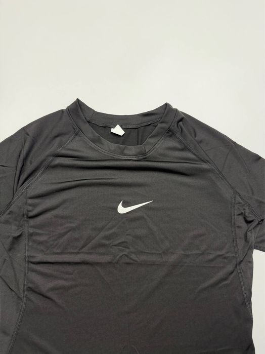 Рашгард футболки Nike для зала