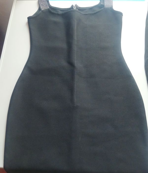 Продаю платья срочно.