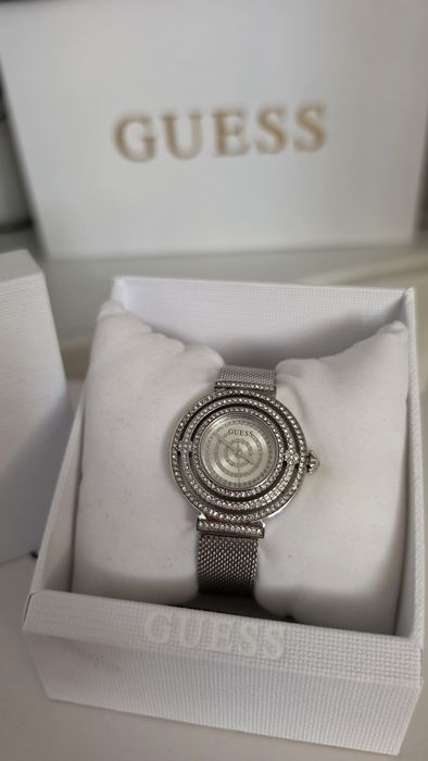Часовник Guess дамски