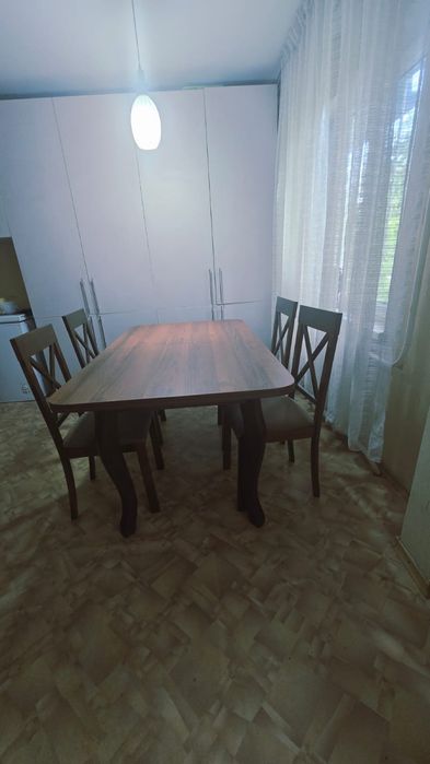 Стол в комплекте 90000 тг