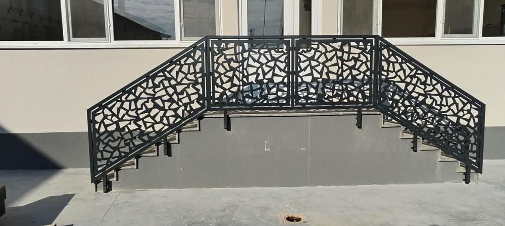 Porți jaluzea , tablă decupată , balustradă inox