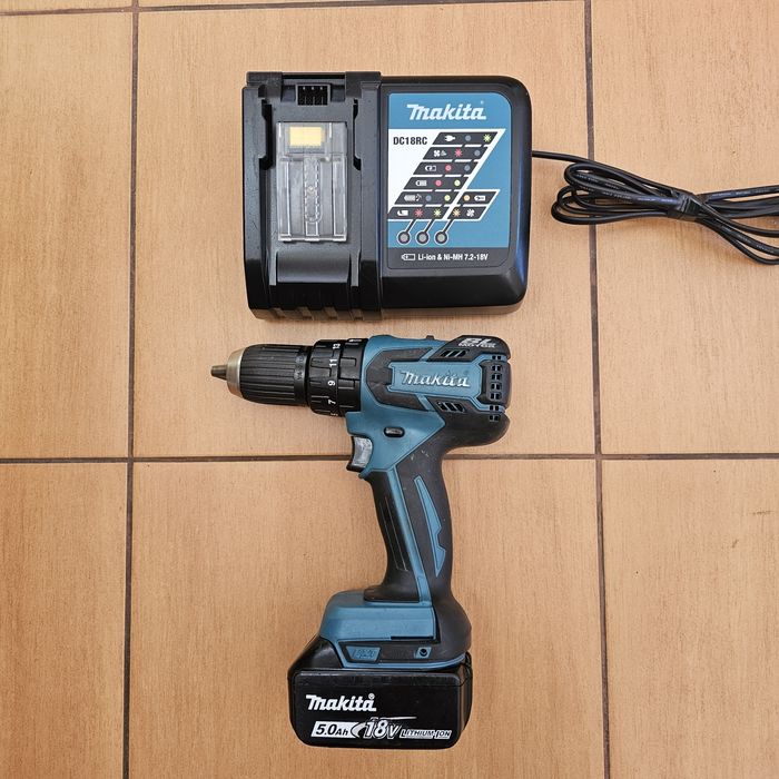 Mașină gaurit/însurubat professionala cu percutie Makita DHP 459