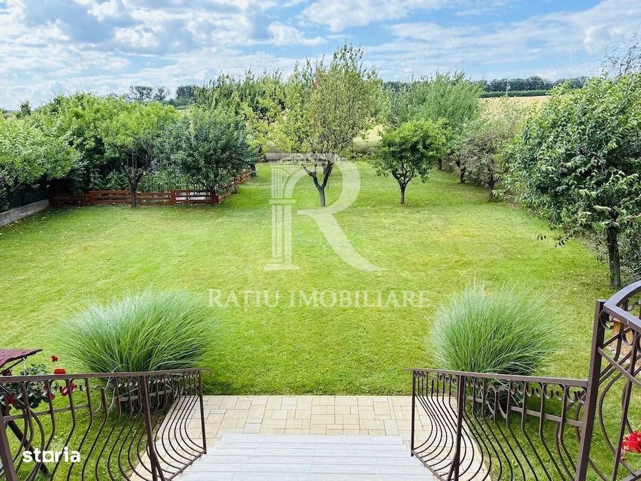 Casă Spațioasă cu 2 Apartamente | Teren 1.100 mp | Marghita