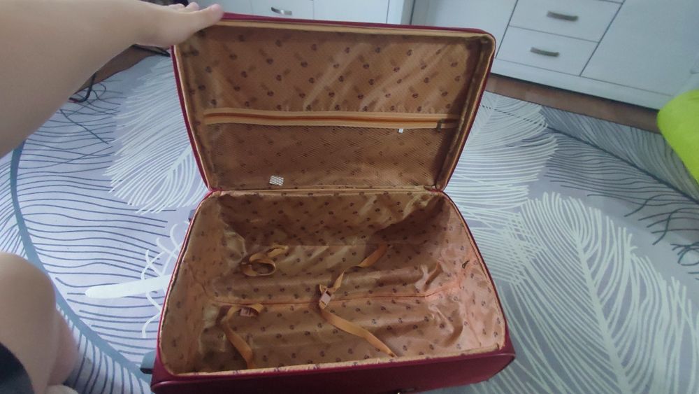 Продам б/у чемодан!