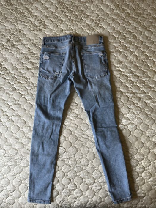 Blugi rupti Bershka