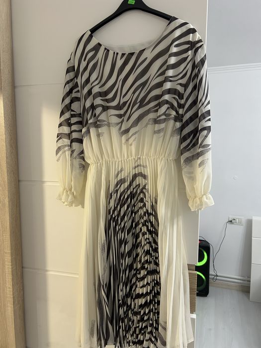 Rochii noi marimi disponibile 44 , 48