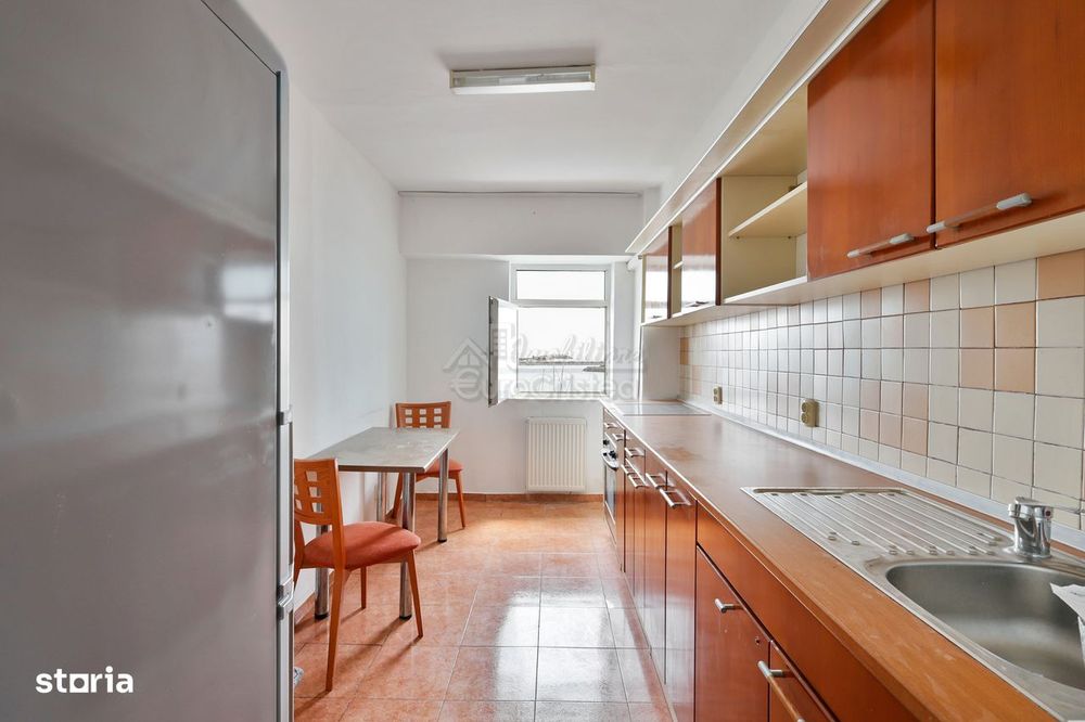 Apartament în Mangalia, Vedere panoramică către Portul Turistic