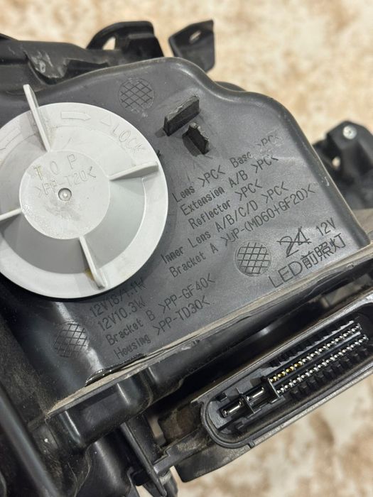 фара от камри 70