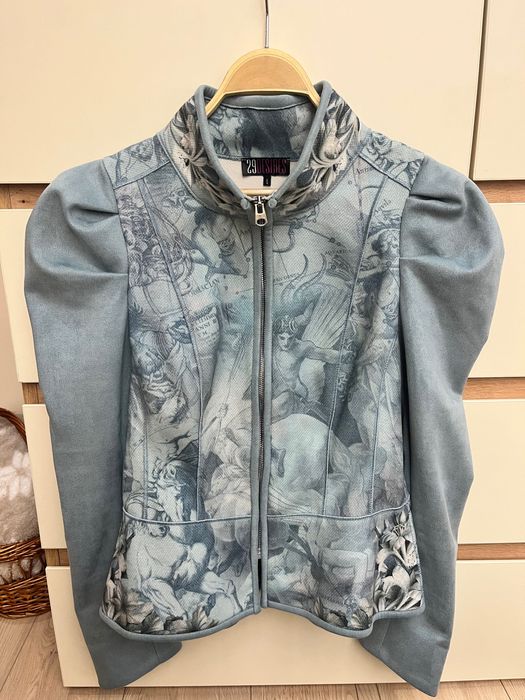 Якенце блейзър на 29 Desires