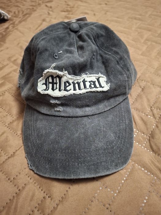 дънки Bershka + шапки с козирка Cropp