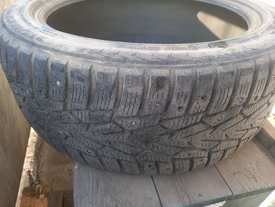 Покрышка  215/45 R17 Nokian