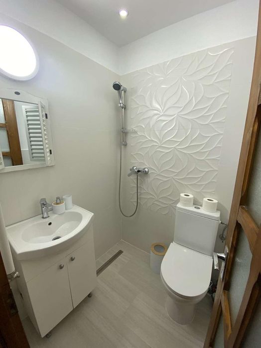 Apartament cu 3 camere de închiriat