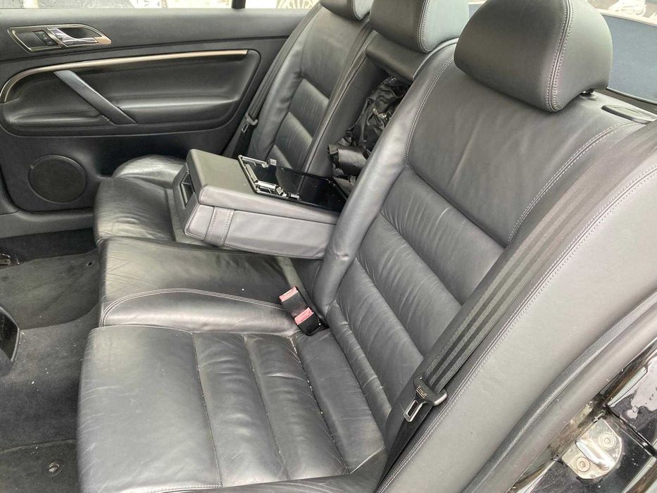 dezmembrez Skoda Superb 1 , 2.5 V6 cod motor BDG/grila capota superb 1