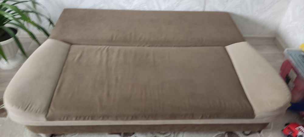 Продам диван в хорошем состоянии.