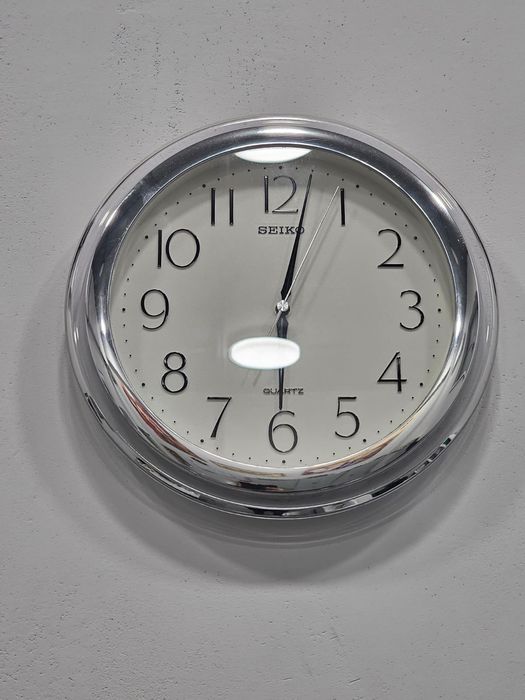 Настенные часы "Seiko"