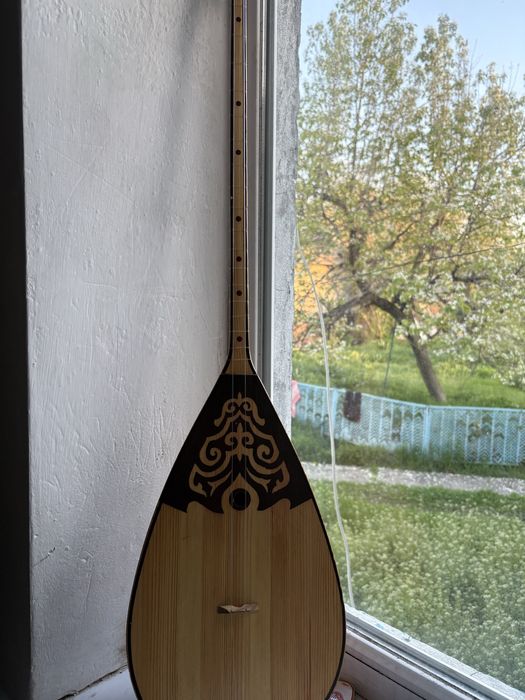 Продаю домбыру с чехлом