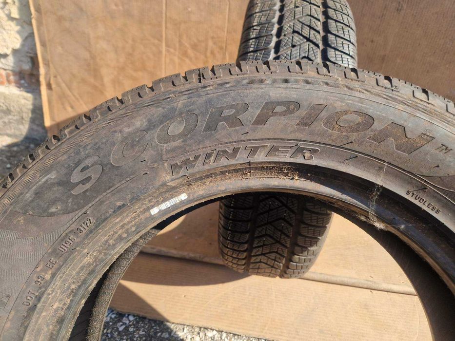 2 Pirelli R17 215/65
Зимни гуми 
DOT3122